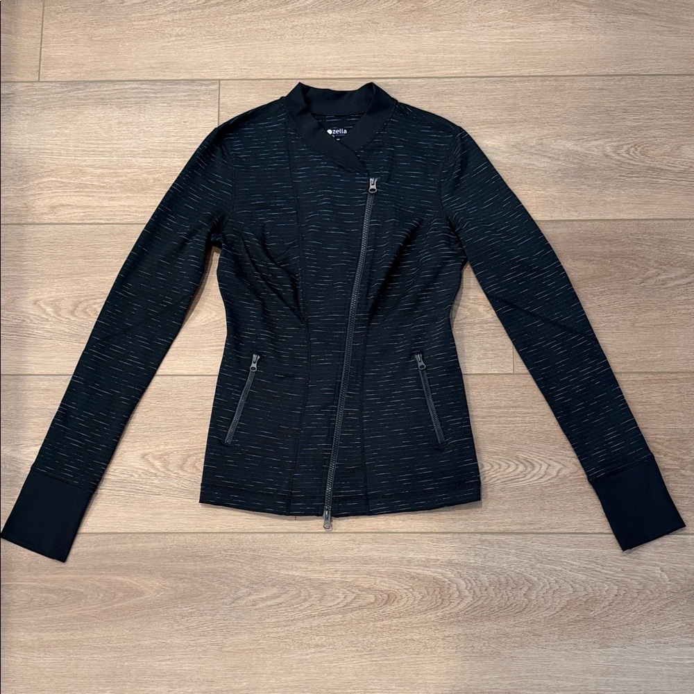 Zella jacket with thumb holes size small